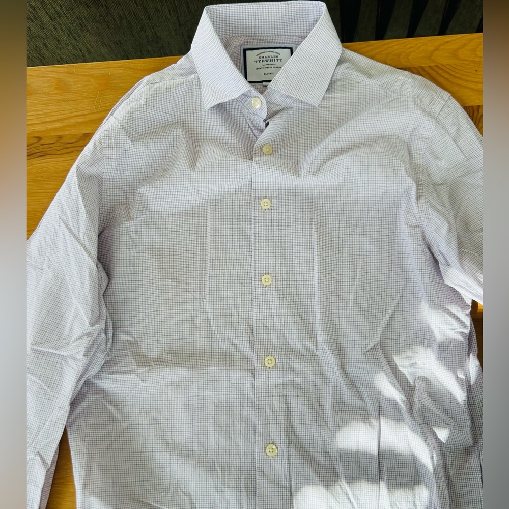 Charles Tyrwhitt men’s button down shirt. Size 15/33 in. 38/84 cm